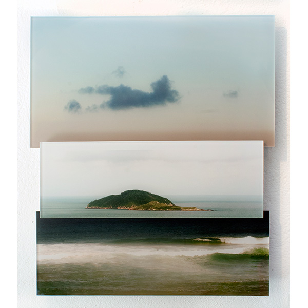 Karina Zen, série Unidade Composta, 2016, fotográfia em metacrilato, 40cm x 40cm